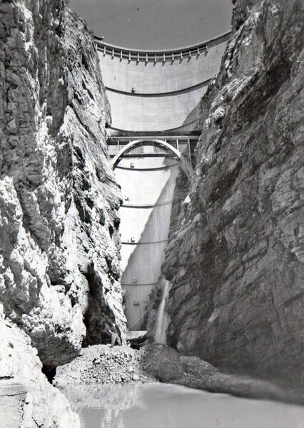 File:Diga del vajont 1963View.jpg