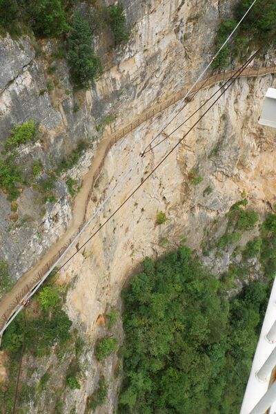 File:Fengdu Lianhuashan Glass FootbridgeCliff.JPG