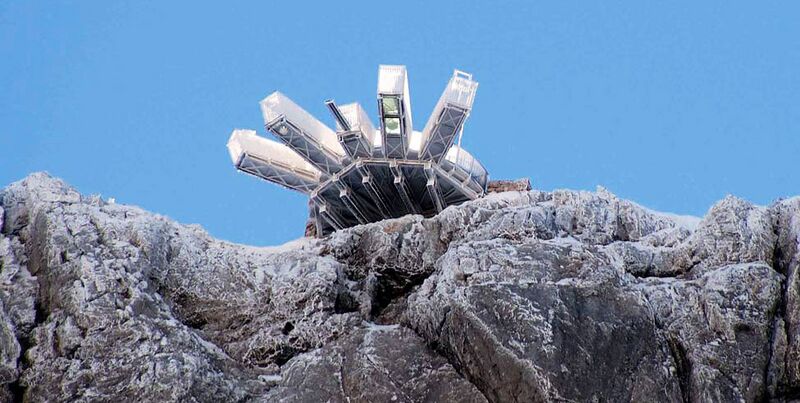 File:FiveFingersBelow.jpg