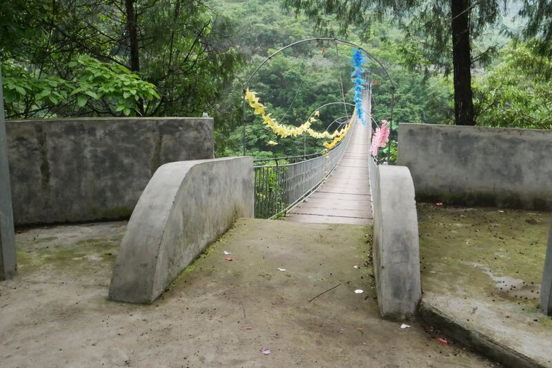 File:Tongzi FootbridgeEntry.JPG