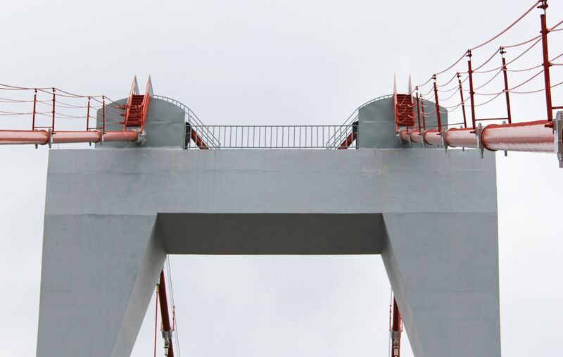 File:WujiangSuspensionTowerTopCables.jpg