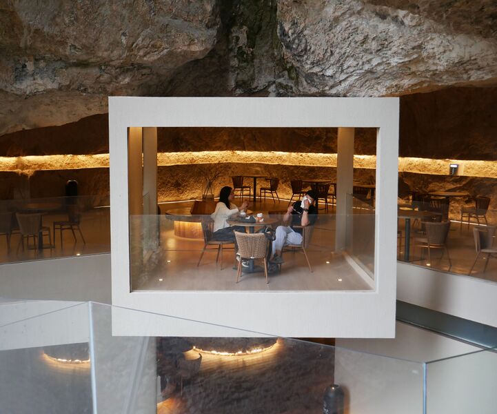 File:FangdongYandangGlassBox.JPG