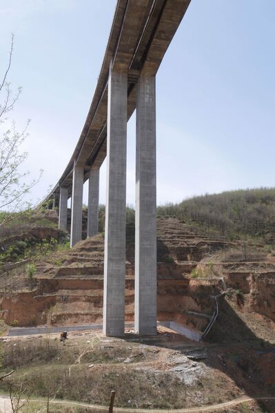 File:LiangqugouSlope.JPG