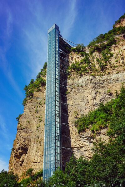File:Xinglongshan GlassElevator2.jpg