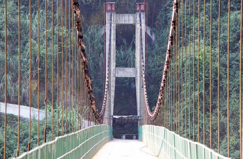 File:YujiangFootbridgeDeck.jpg