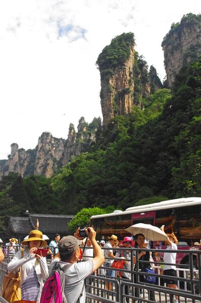 File:123ZhangjiajieSpireByRichard.jpg