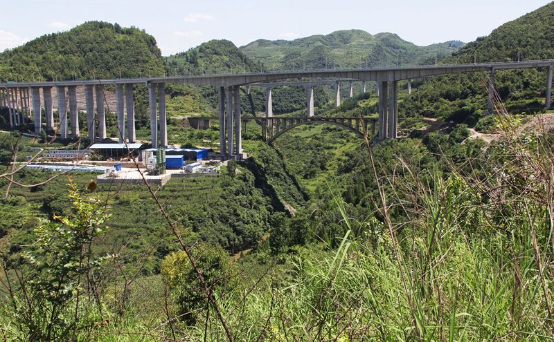 File:DinaheNewRoadLonglens.JPG