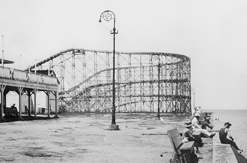 File:Figure8PleasurePierPortArthur1915-1922.jpg