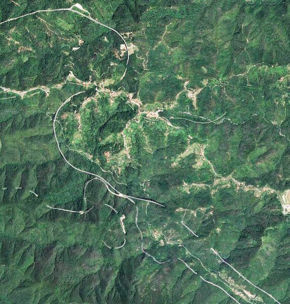 File:Vallone Teccio SatelliteWide.jpg