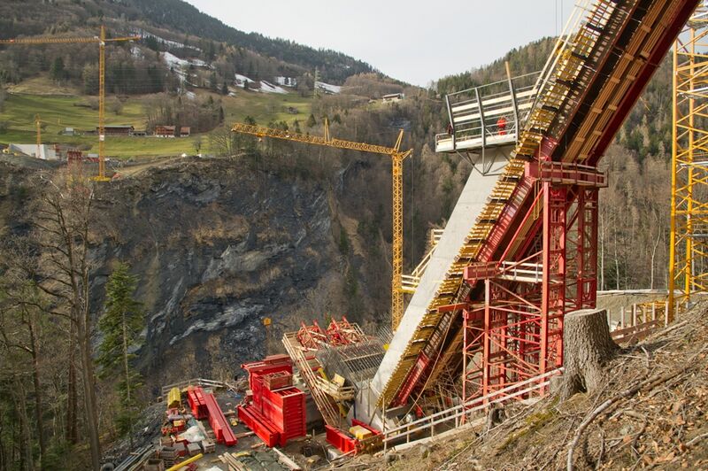 File:140218-Pfafers-Lehrgerust-Kampferstiel-+Vorlandbrucke.jpg