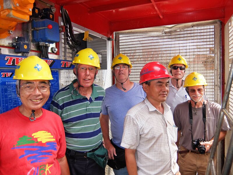 File:243YachiElevatorGroup.jpg