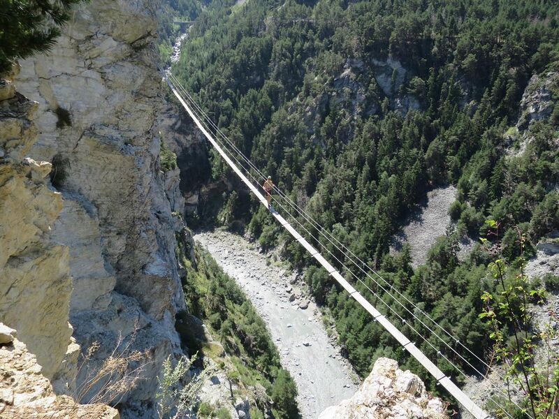 File:MelchiorFootbridge.jpg