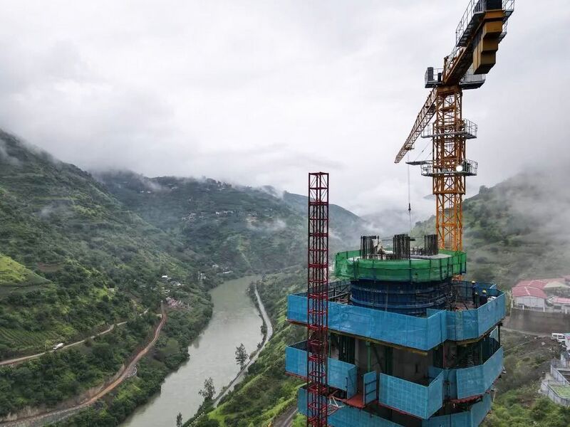 File:NiulanjiangRailwayCloudy.jpg