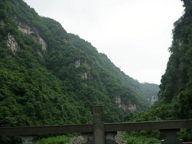 File:XialaoxiNewArchValleyWide.JPG