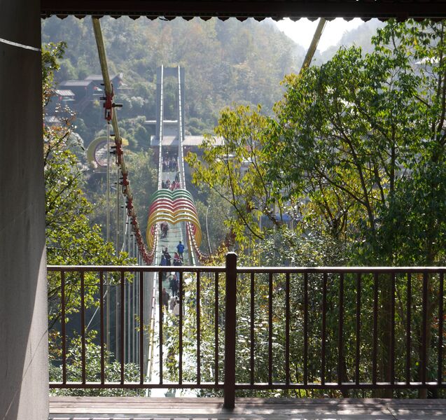 File:Yunzhiduan Glass FootbridgeEndRailing.JPG