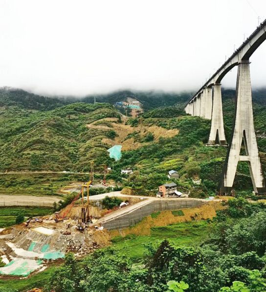 File:CaijiagouRailwayYunwanCloudy.jpg