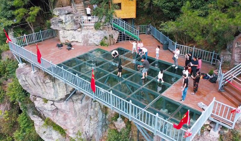 File:Danshanchishui Glass Platform2.jpg