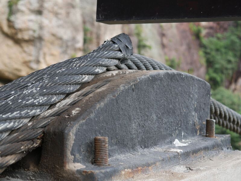 File:FangdongYandangGlassFootbridgeSaddle.JPG