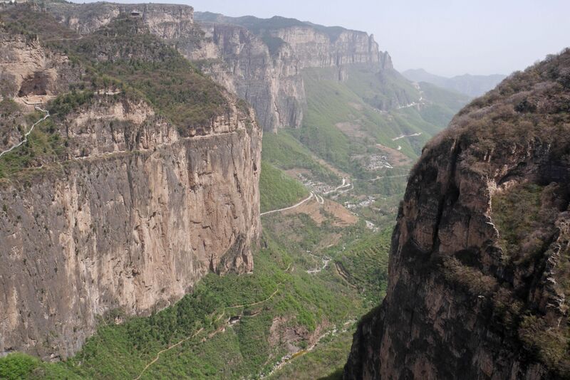 File:Tianjishan DoublePlatformValley.JPG