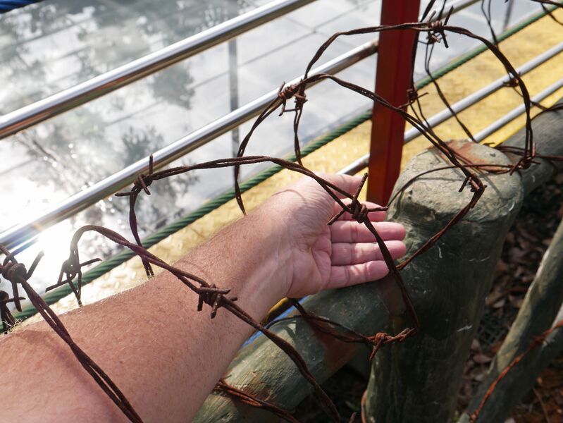 File:WulongGorgeFootbridgeBarbwire2.JPG