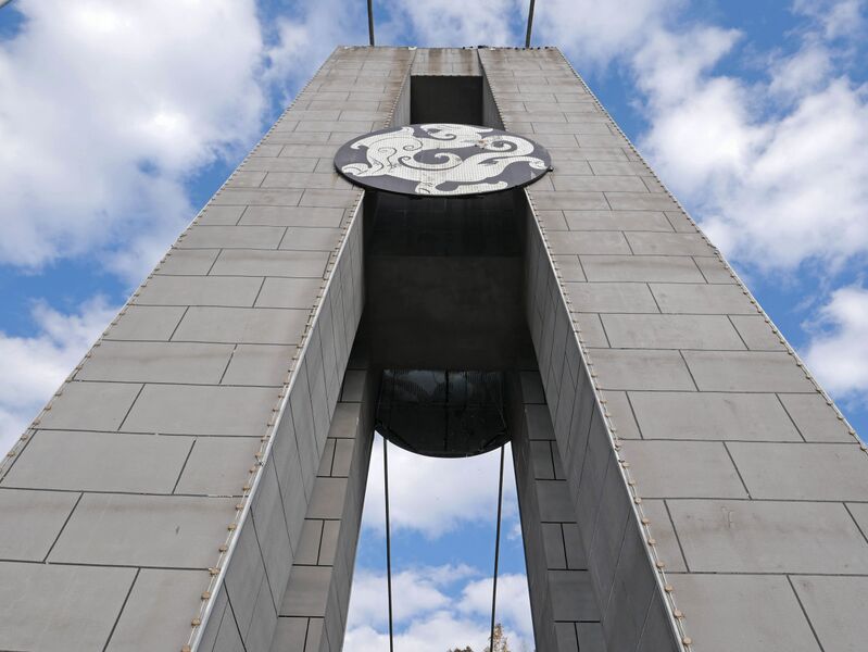 File:YangshanheFootbridgeTowerTop.JPG