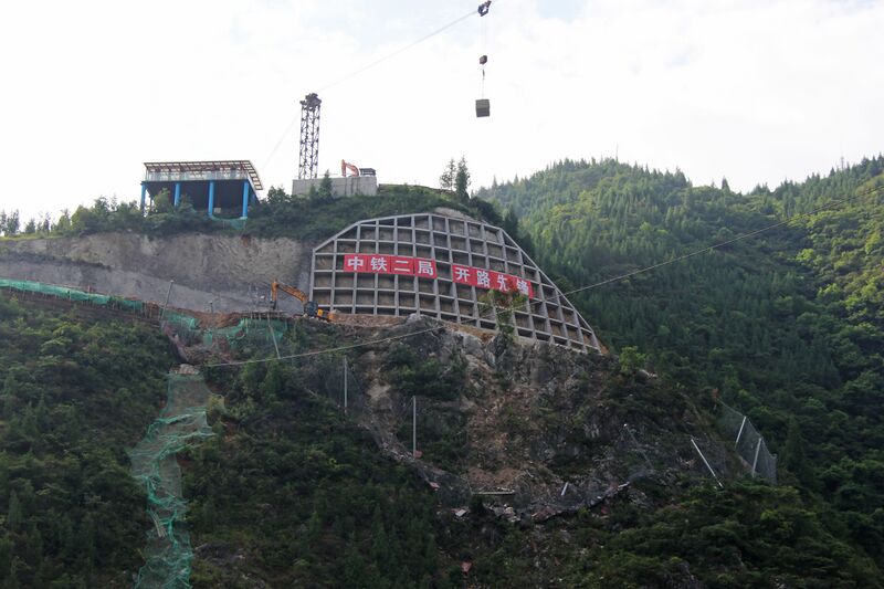 File:705DaningheNewRailwayArch6 copy.JPG