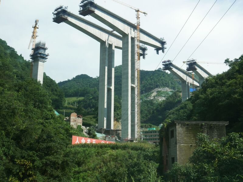 File:DaqiuyaBridgePiers.JPG