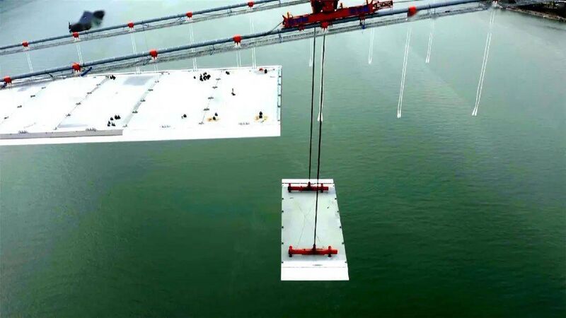 File:Fuxing Yangtze RiverLiftClose.jpeg