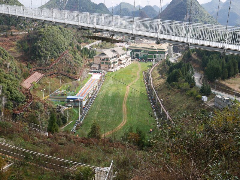 File:Liupanshui MeihuashanGreenSki.JPG