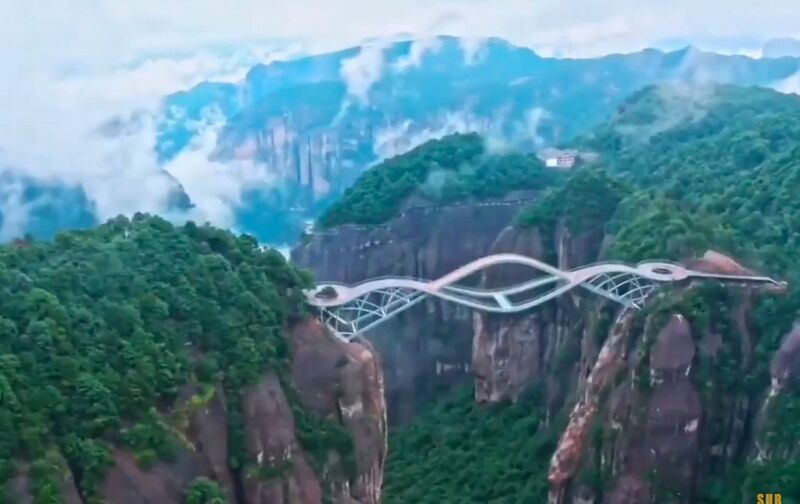 File:RuyiGlassFootbridgeCliffs.jpg