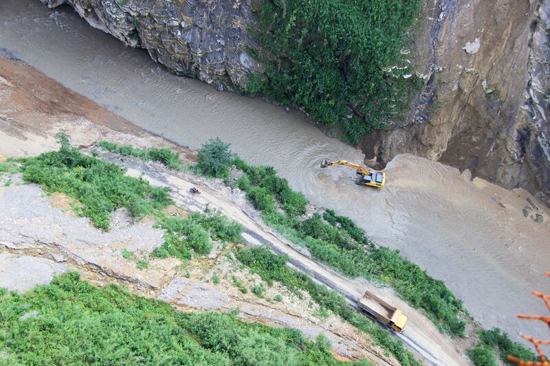 File:YangshuiheBackhoeRiver.jpg