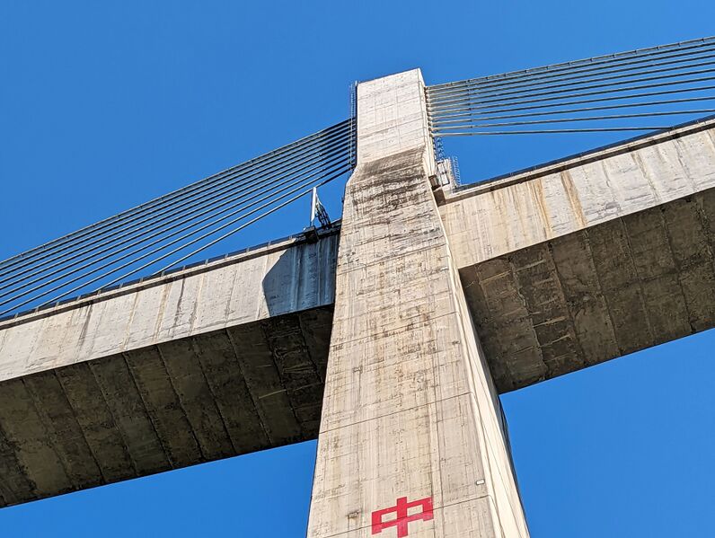 File:Apengjiang Railway Bridge QianzhangLonglensTop.jpg