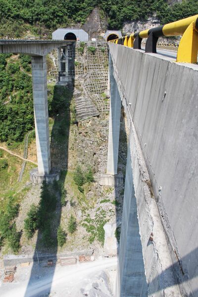 File:BenshuixiGorge.JPG