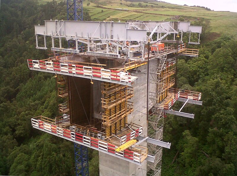 File:DespequesuasTowerTop.jpg