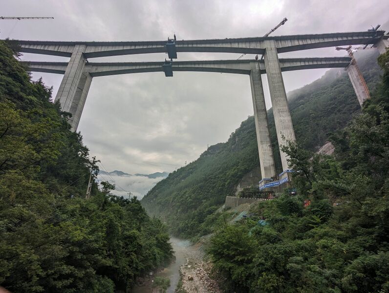 File:Fenghuang Bridge WuyunkaiSuperWide.jpg