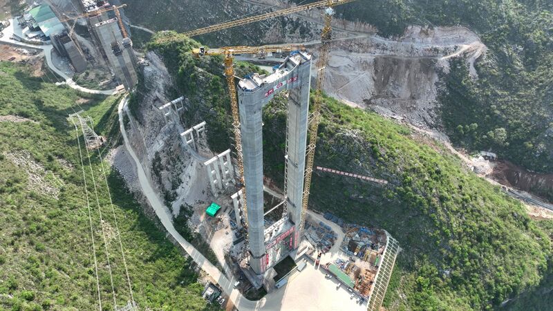 File:HuajiangDownWestTowerYellowCranes.jpg