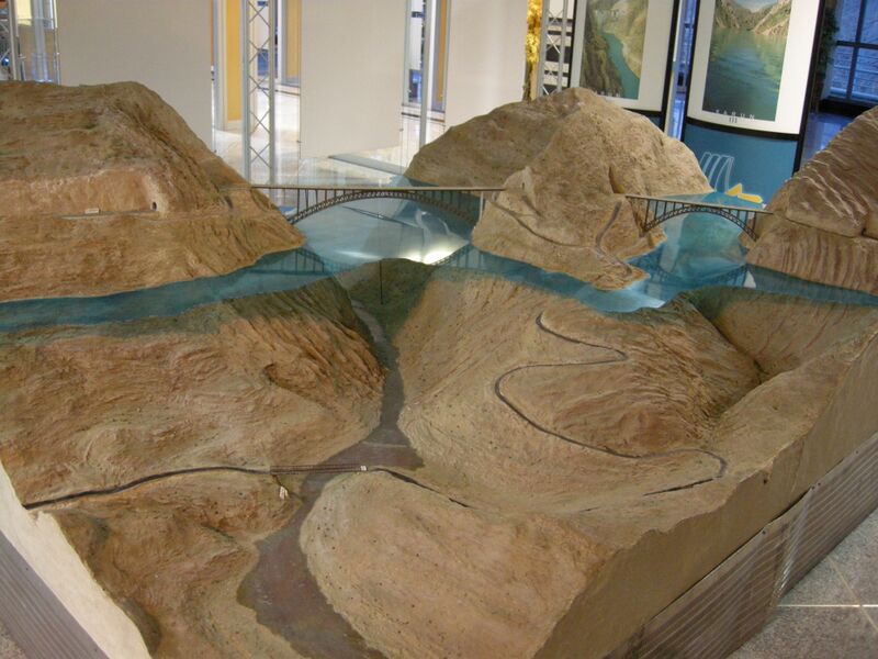 File:Karoun3BridgeModels.jpg