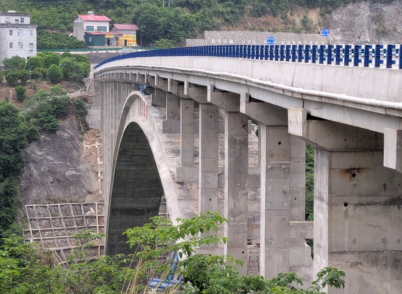 File:Qingjiang Bridge TianchikouLonglens.jpg