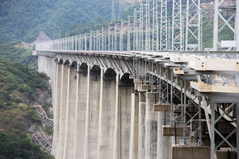 File:XinqiaoLonglensPiers.jpg