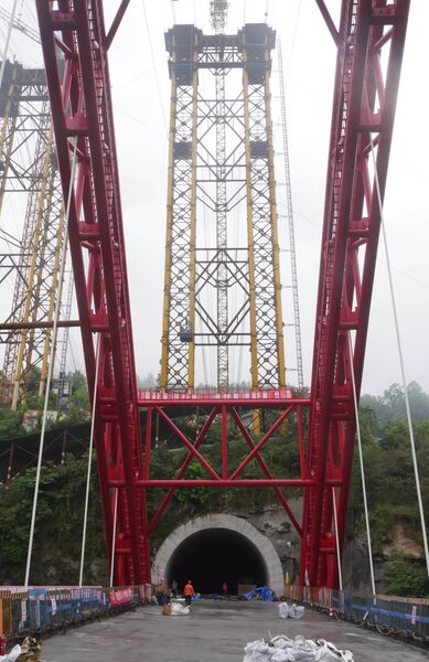 File:DahegouTunnelGraySkyView.JPG