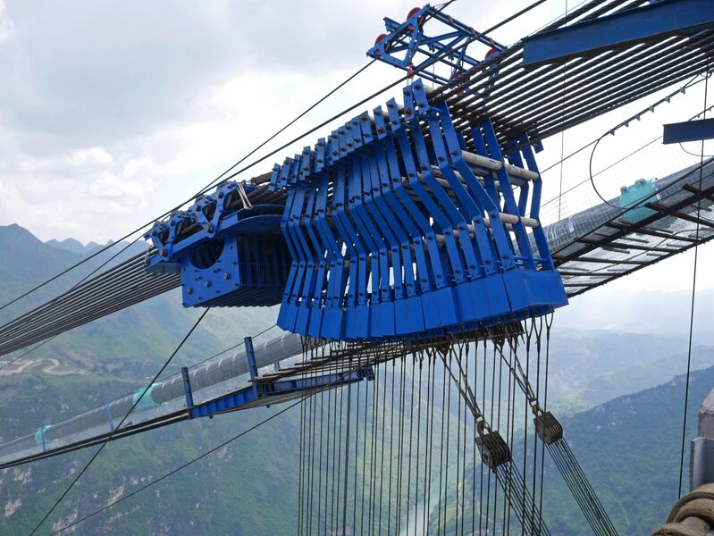 File:HuajiangBlueHighlineGraysky.JPG