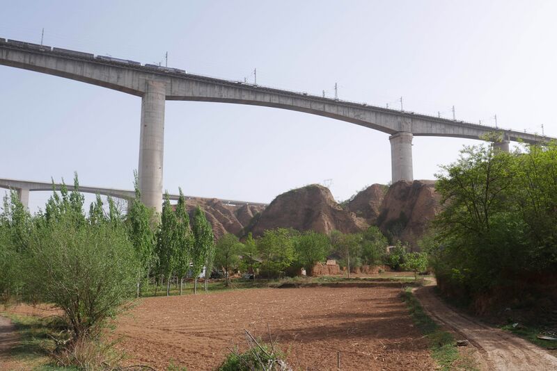 File:JinshuigouRailway BlueSky.JPG