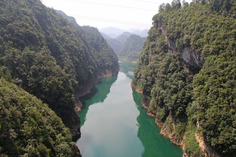 File:LongtanheWuchuanFengleSouthArchReservoirView.JPG