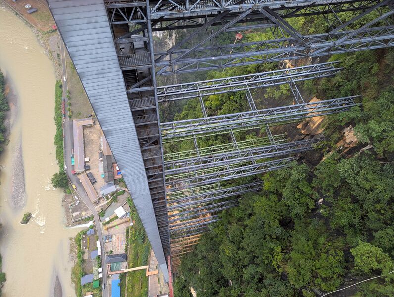 File:NizhuheDropFromNewElevator.jpg