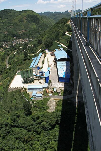File:DinaheNewRoadConstBuildings.JPG