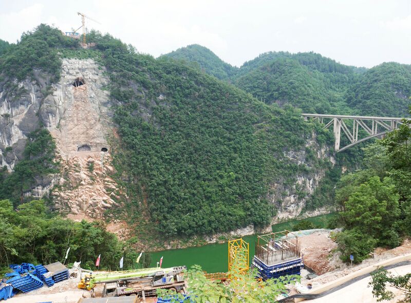 File:JiangjieheRailwayFarTunnels.JPG