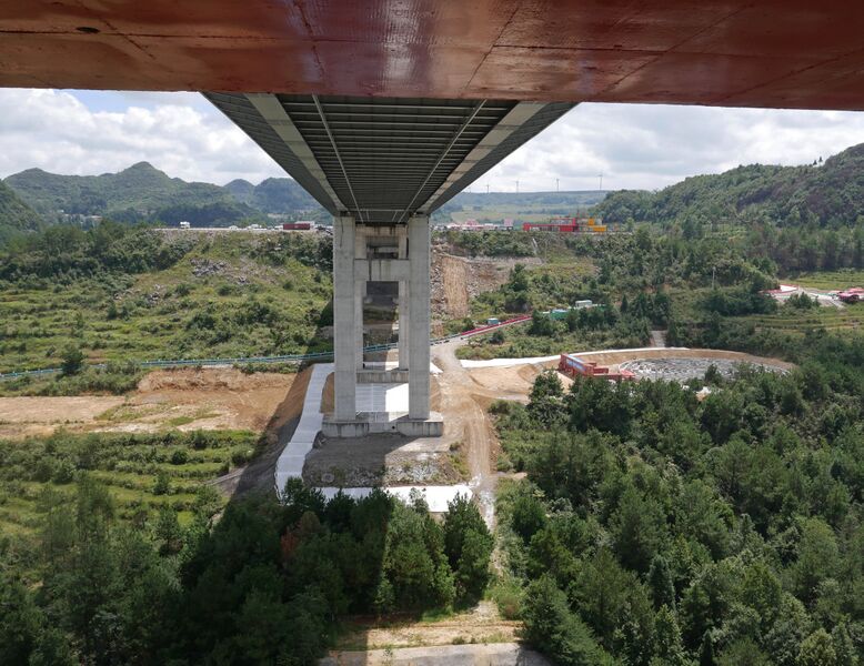 File:LongliMazeUnderdeck.JPG