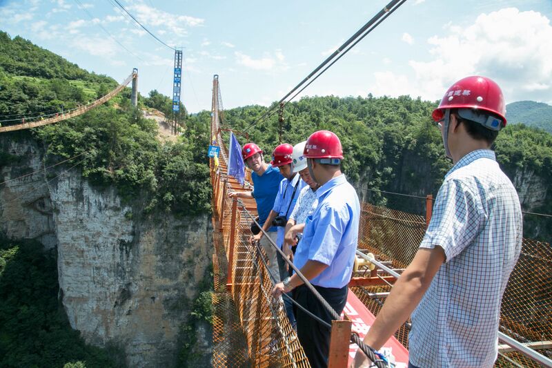 File:143ZhangjiajieGlassCatwalkEricByLorna.jpg