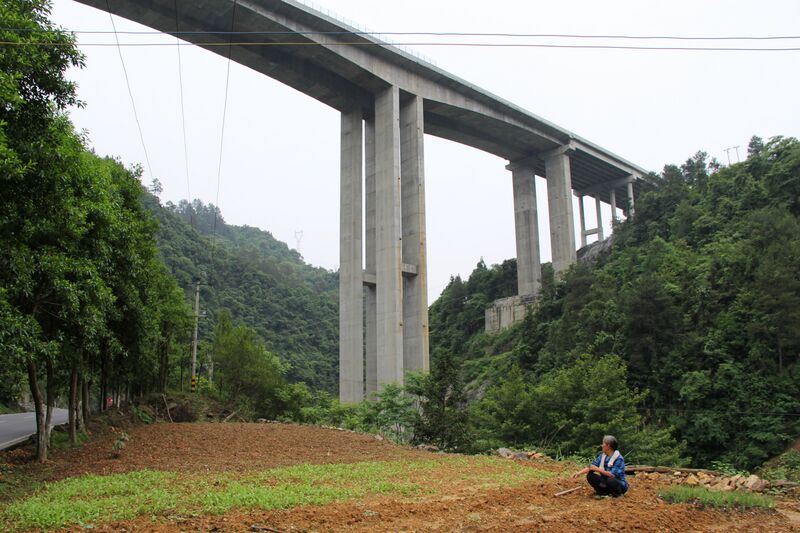 File:GuyangRiverYongshun97mtrHFarmer.JPG