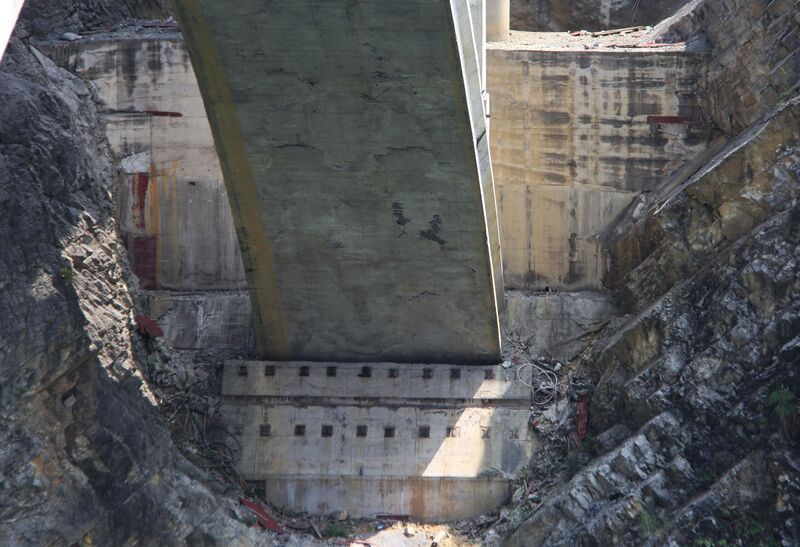 File:LongtanheWuchuanFengleSouthArchLonglensArchBottom.JPG